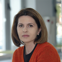 Adriana Săftoiu, derapaj după pierderea șefiei TVR: inventează o „decizie” pe care CCR nu a dat-o și pretinde că știe ce s-a discutat în deliberări secrete